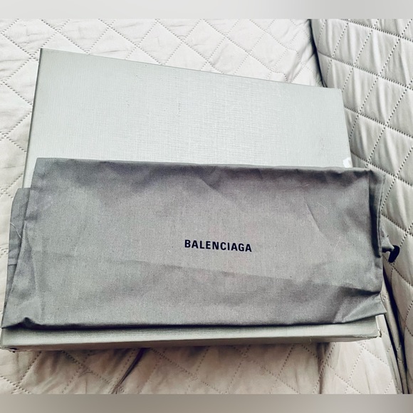 HOT! Brand New Balenciaga ankle boots patent leather with gold BB logo - Picture 7 of 7